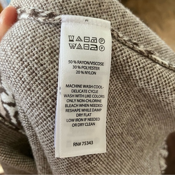 Nicole Miller Thick Cardigan with Pockets Size Medium Women’s - Picture 2 of 4